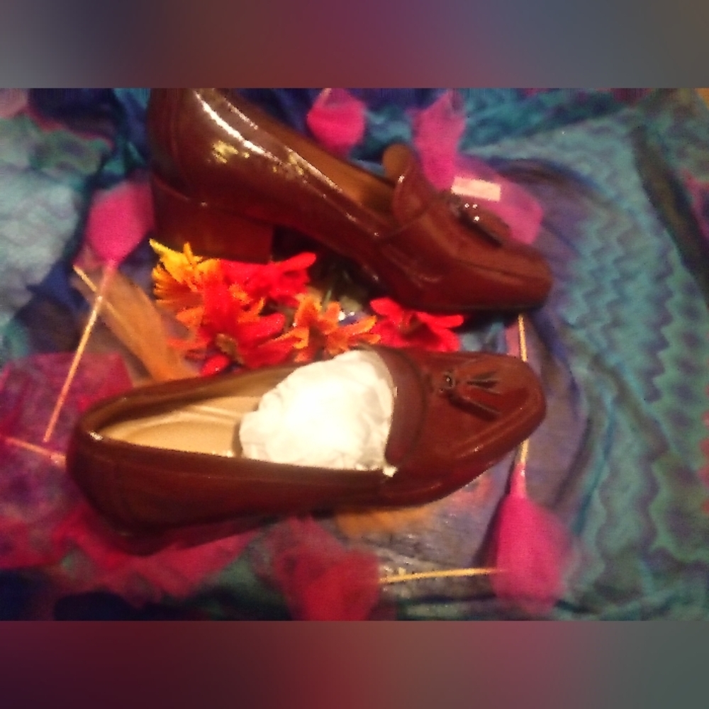Easy Spirit Women's Drew Loafers,  Dark Red Patent Leather 10M - Picture 2 of 16
